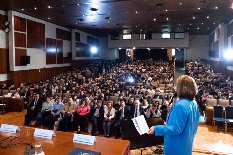 ΕΥΚΑΙΡΙΕΣ ΑΠΑΣΧΟΛΗΣΗΣ ΓΙΑ ΤΟΥΣ ΝΕΟΥΣ ΣΤΗ ΓΑΛΑΖΙΑ ΟΙΚΟΝΟΜΙΑ