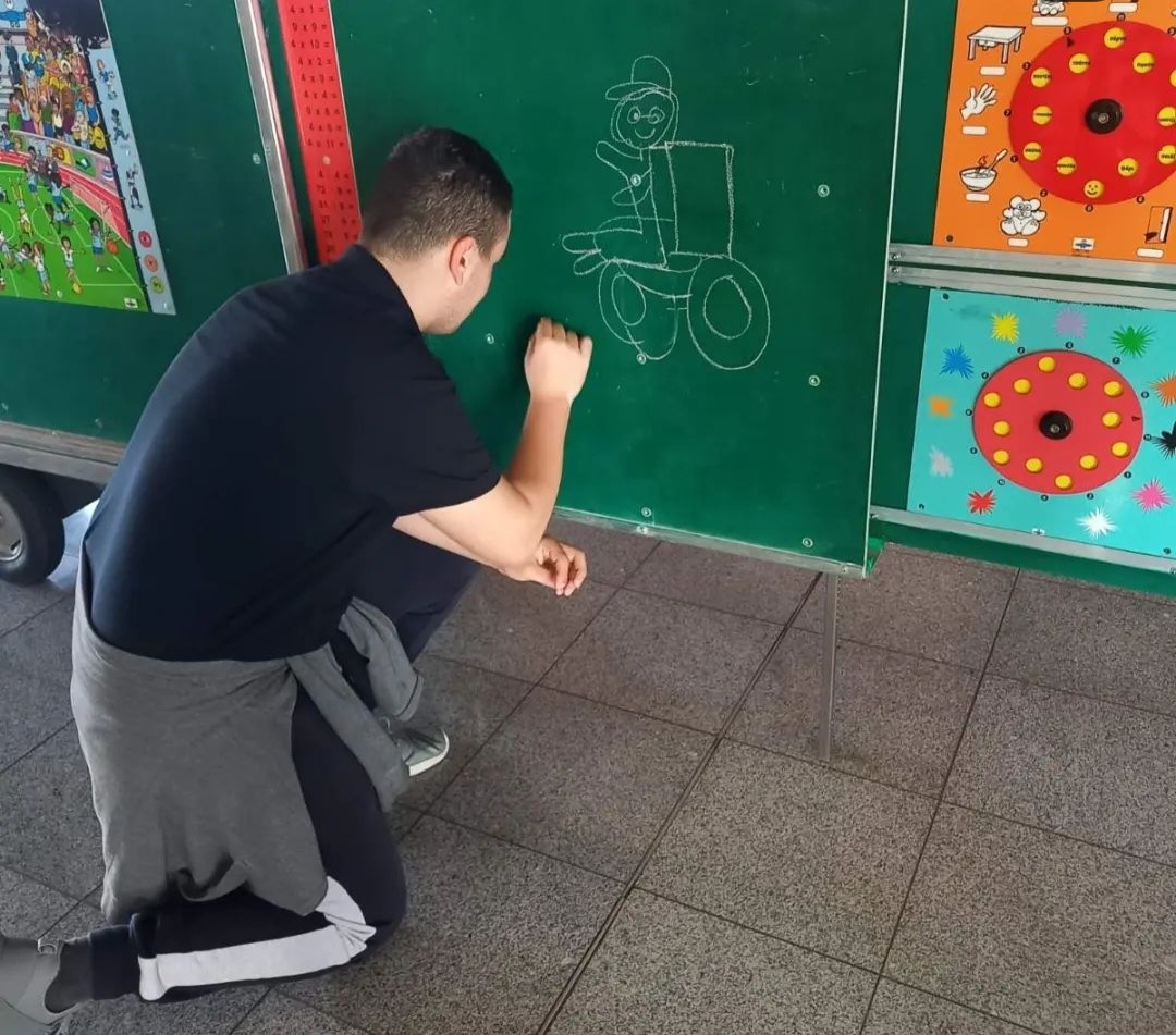 Κέρδισε τα βλέμματα «ToMobileSchool Ταξιδεύει» Κέρδισε τα βλέμματα «ToMobileSchool Ταξιδεύει»