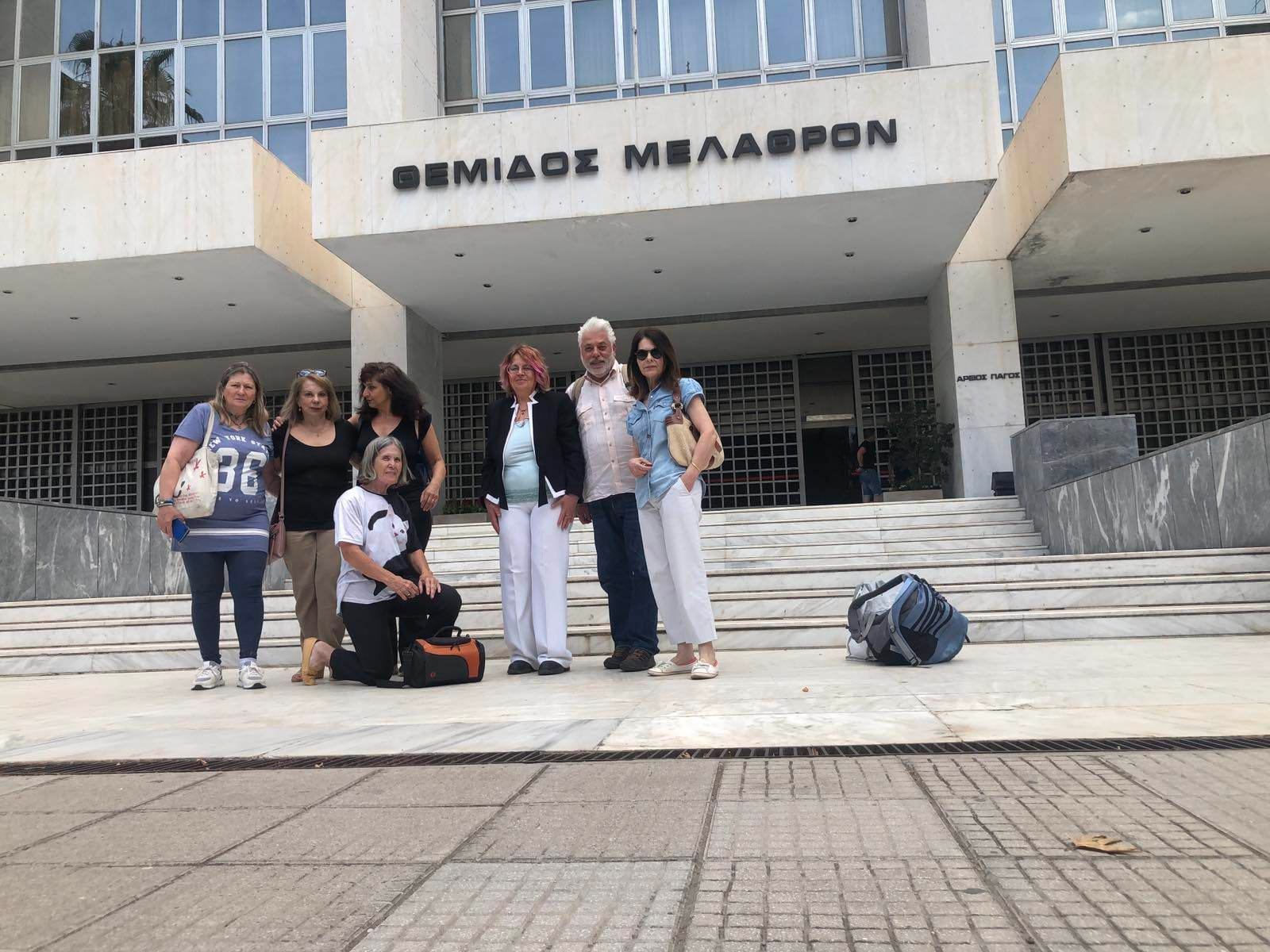 «Και η ζωή και το μπαλάκι συνεχίζονται …» «Και η ζωή και το μπαλάκι συνεχίζονται …»