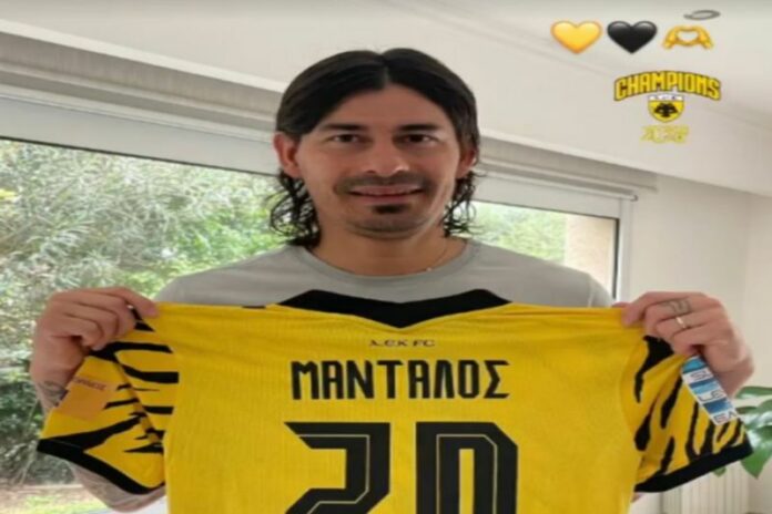 Δώρισε φανέλα της ΑΕΚ στον Ίσμαελ Μπλάνκο ο Πέτρος Μάνταλος Δώρισε φανέλα της ΑΕΚ στον Ίσμαελ Μπλάνκο ο Πέτρος Μάνταλος