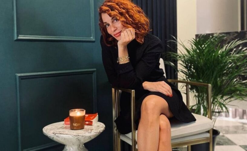 Μαύρο Ρόδο: Η Τασούλα τσακίζει την Γιάννα Μαύρο Ρόδο: Η Τασούλα τσακίζει την Γιάννα
