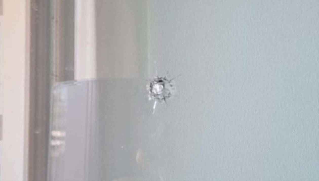 Ρέθυμνο: Σφαίρα καρφώθηκε σε παράθυρο παιδικού δωματίου