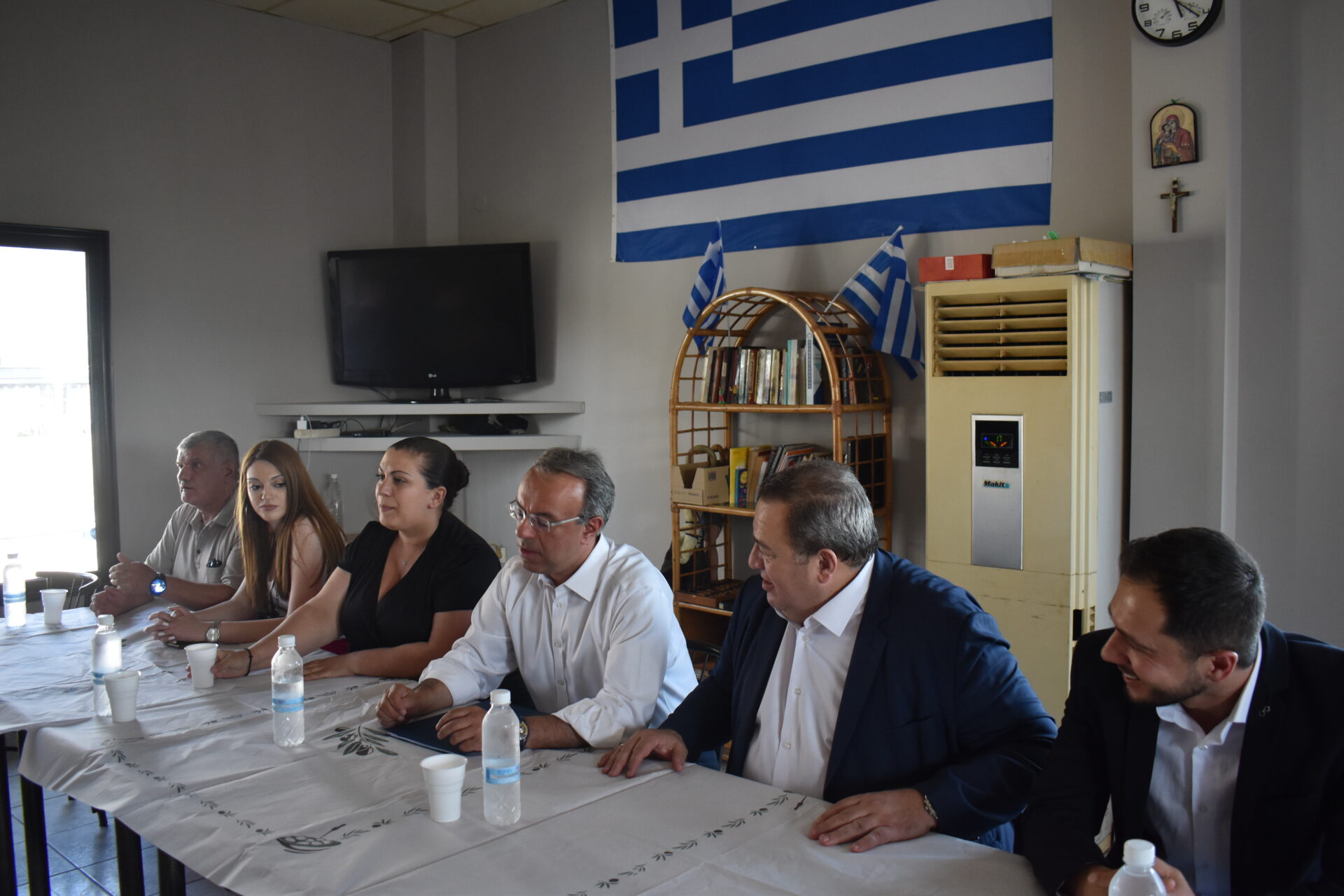 Κομοτηνή: Ένταση και ανεβασμένοι τόνοι στη συνάντηση Σταϊκούρα με τους παλιννοστούντες για το θέμα των δανείων Κομοτηνή: Ένταση και ανεβασμένοι τόνοι στη συνάντηση Σταϊκούρα με τους παλιννοστούντες για το θέμα των δανείων