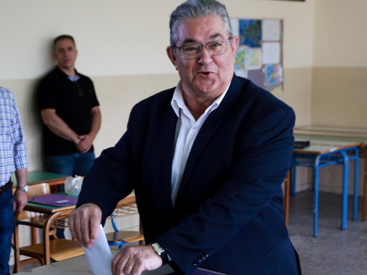 Κουτσούμπας: “Θα γίνουμε viral”- Πήγε να ψηφίσει και ξέχασαν να του δώσουν ψηφοδέλτιο του ΚΚΕ! Κουτσούμπας: “Θα γίνουμε viral”- Πήγε να ψηφίσει και ξέχασαν να του δώσουν ψηφοδέλτιο του ΚΚΕ!