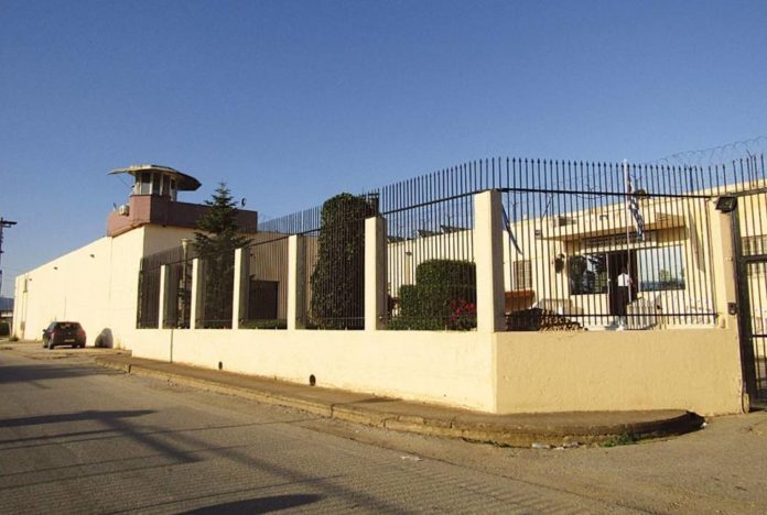 Στις φυλακές Γρεβενών και όχι στην Κομοτηνή, πιθανόν να μεταφερθούν οι 5 προφυλακισθέντες Συνοριοφύλακες Στις φυλακές Γρεβενών και όχι στην Κομοτηνή, πιθανόν να μεταφερθούν οι 5 προφυλακισθέντες Συνοριοφύλακες