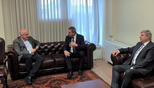 Κομοτηνή: Ο Υπουργός Προστασίας του Πολίτη και ο Αρχηγός της ΕΛΑΣ συναντήθηκαν με τον Περιφερειάρχη ΑΜΘ Χρ. Μέτιο Κομοτηνή: Ο Υπουργός Προστασίας του Πολίτη και ο Αρχηγός της ΕΛΑΣ συναντήθηκαν με τον Περιφερειάρχη ΑΜΘ Χρ. Μέτιο