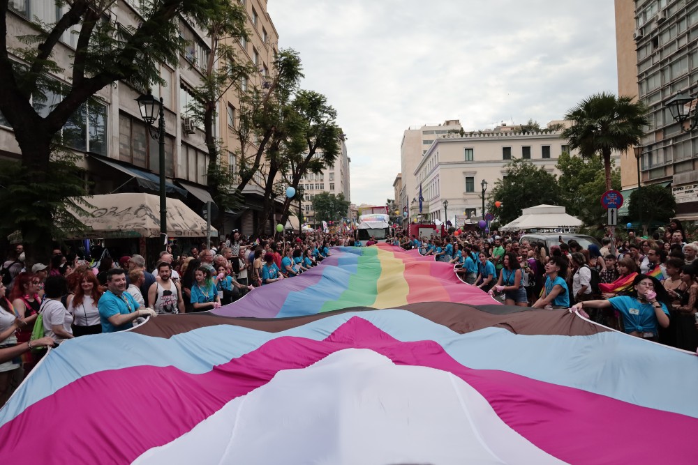 Με κεντρικό σύνθημα «Μία φορά κι έναν καιρό» πραγματοποιήθηκε το Athens Pride της ΛΟΑΤΚΙ Κοινότητας, στην πλατεία Κοτζιά στην Αθήνα (φωτος)