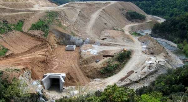 Περιφερειακή Σύνθεση : «Η ανικανότητα της Περιφέρειας γκρεμίζει το φράγμα του Μαρμαρά» Περιφερειακή Σύνθεση : «Η ανικανότητα της Περιφέρειας γκρεμίζει το φράγμα του Μαρμαρά»