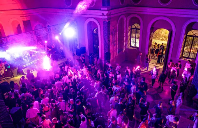 Τουρκία- Σμύρνη: Πάρτι ηλεκτρονικής μουσικής μέσα σε ελληνική εκκλησία (φωτος)