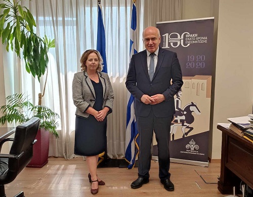 Κομοτηνή: Η αναπληρώτρια του Πρέσβη της Μεγάλης Βρετανίας στην Αθήνα συναντήθηκε με τον Περιφερειάρχη ΑΜΘ Χρ. Μέτιο Κομοτηνή: Η αναπληρώτρια του Πρέσβη της Μεγάλης Βρετανίας στην Αθήνα συναντήθηκε με τον Περιφερειάρχη ΑΜΘ Χρ. Μέτιο
