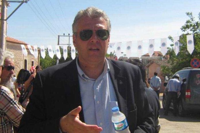 Ο Σταύρος Καβαρατζής στην τεχνική ηγεσία της ΑΕ Κομοτηνής Ο Σταύρος Καβαρατζής στην τεχνική ηγεσία της ΑΕ Κομοτηνής