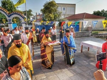 Υποδοχή τεμαχίου ιερού λειψάνου της Αγίας Μαρίνας στο Θρυλόριο Κομοτηνής Υποδοχή τεμαχίου ιερού λειψάνου της Αγίας Μαρίνας στο Θρυλόριο Κομοτηνής