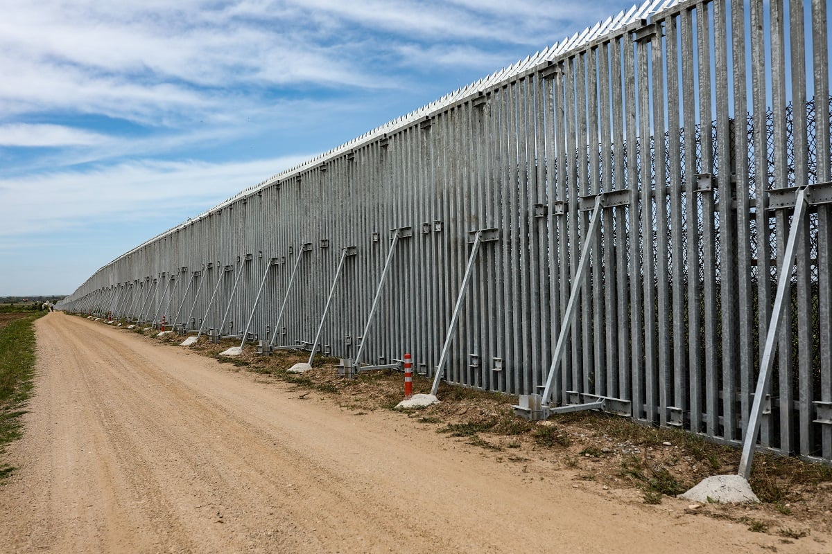 Έβρος: Ξεκίνησε η κατασκευή του νέου φράχτη 35 χλμ (video)