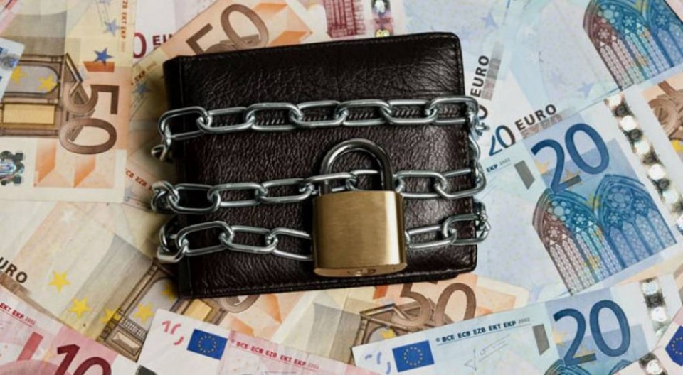 Τέλος χρόνου για 172.000 οφειλέτες: Κατασχέσεις και δεσμεύσεις λογαριασμών Τέλος χρόνου για 172.000 οφειλέτες: Κατασχέσεις και δεσμεύσεις λογαριασμών
