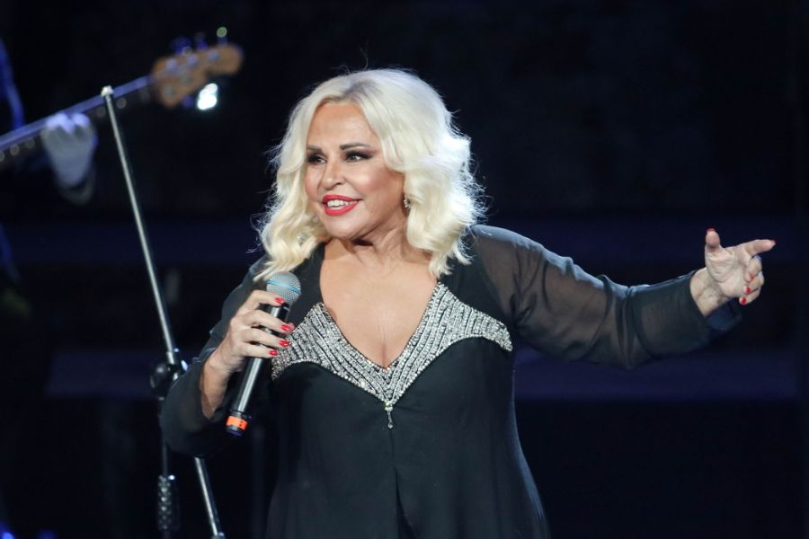 Σοβαρό ατύχημα για την Μπέσυ Αργυράκη!-Έπεσε από τη σκηνή σε συναυλία στη Θεσσαλονίκη-Διακόπηκε η εκδήλωση (video) Σοβαρό ατύχημα για την Μπέσυ Αργυράκη!-Έπεσε από τη σκηνή σε συναυλία στη Θεσσαλονίκη-Διακόπηκε η εκδήλωση (video)