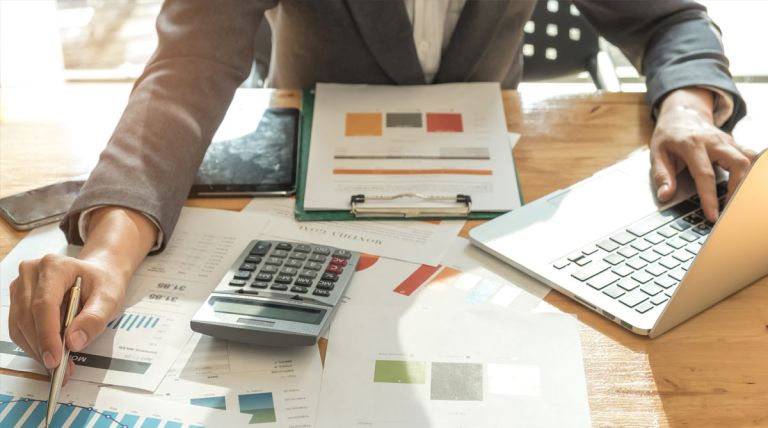 Εφορία: “Φύλλο και φτερό” οι φορολογικές δηλώσεις ελεύθερων επαγγελματιών