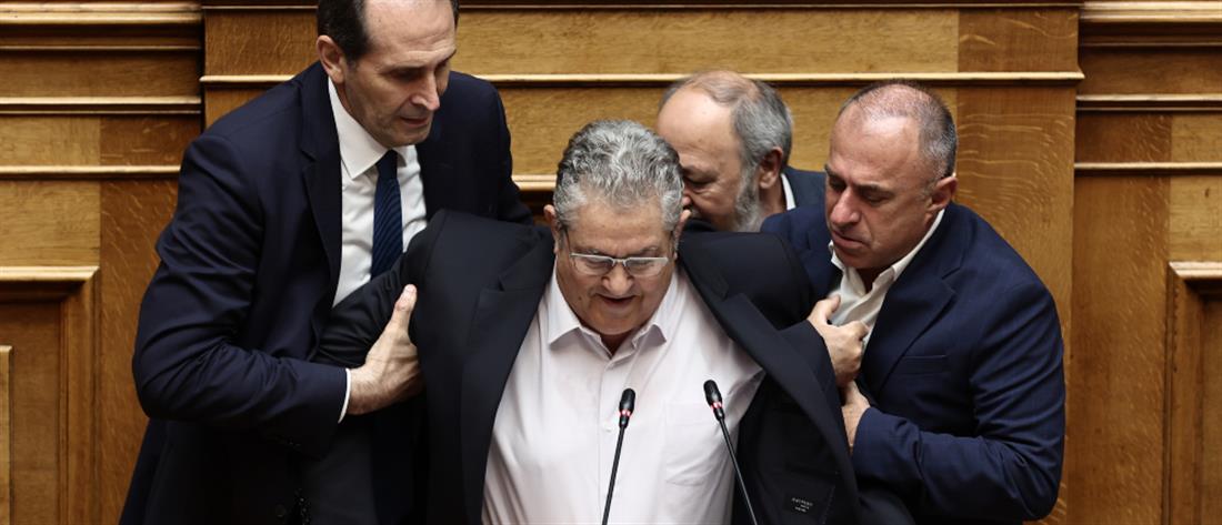 Βουλή: Κατέρρευσε ενώ μιλούσε ο Κουτσούμπας στο βήμα-Πρόβλημα με τη μέση του – Η χιουμοριστική του απάντηση Βουλή: Κατέρρευσε ενώ μιλούσε ο Κουτσούμπας στο βήμα-Πρόβλημα με τη μέση του – Η χιουμοριστική του απάντηση
