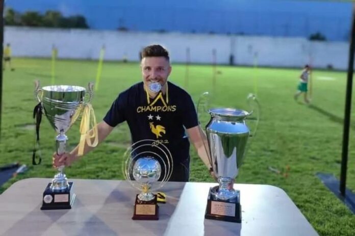 Νέα μεταγραφή για τον ΑΟΞ με τον κεντρικό χαφ Γιώργο Φλώρο από τον Άρη Πετεινού Νέα μεταγραφή για τον ΑΟΞ με τον κεντρικό χαφ Γιώργο Φλώρο από τον Άρη Πετεινού