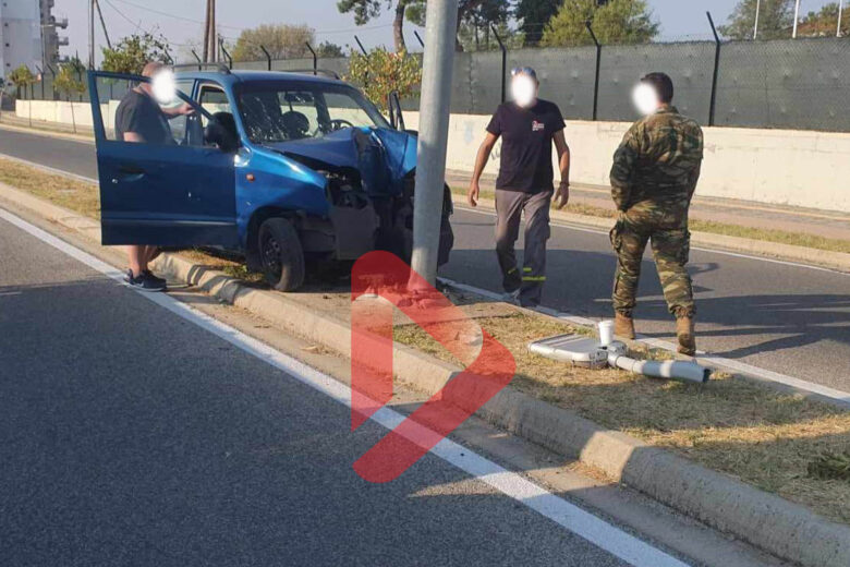 Ξάνθη: Αυτοκίνητο έπεσε πάνω σε κολώνα φωτισμού Ξάνθη: Αυτοκίνητο έπεσε πάνω σε κολώνα φωτισμού