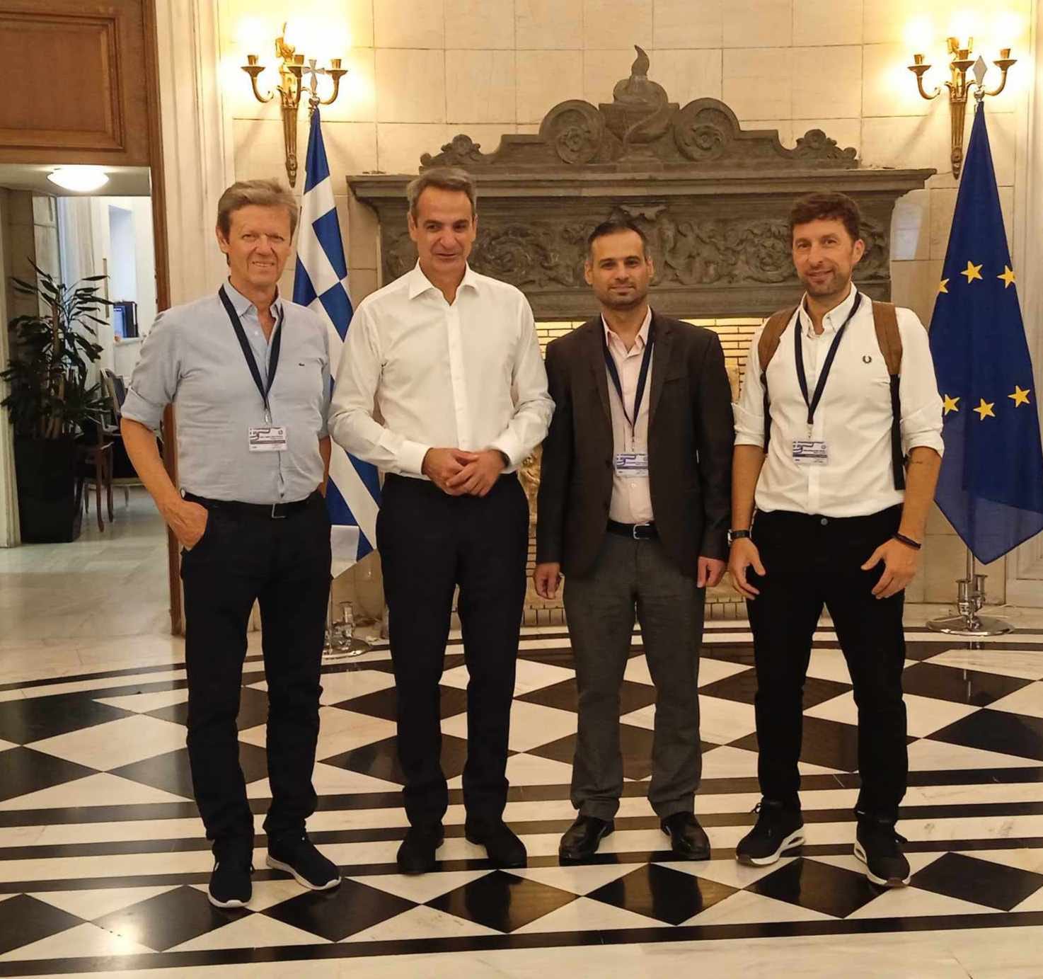 Συνάντηση της Ένωσης Συντακτών Επαρχιακού Τύπου με τον Πρωθυπουργό και τον Κυβερνητικό Εκπρόσωπο Συνάντηση της Ένωσης Συντακτών Επαρχιακού Τύπου με τον Πρωθυπουργό και τον Κυβερνητικό Εκπρόσωπο