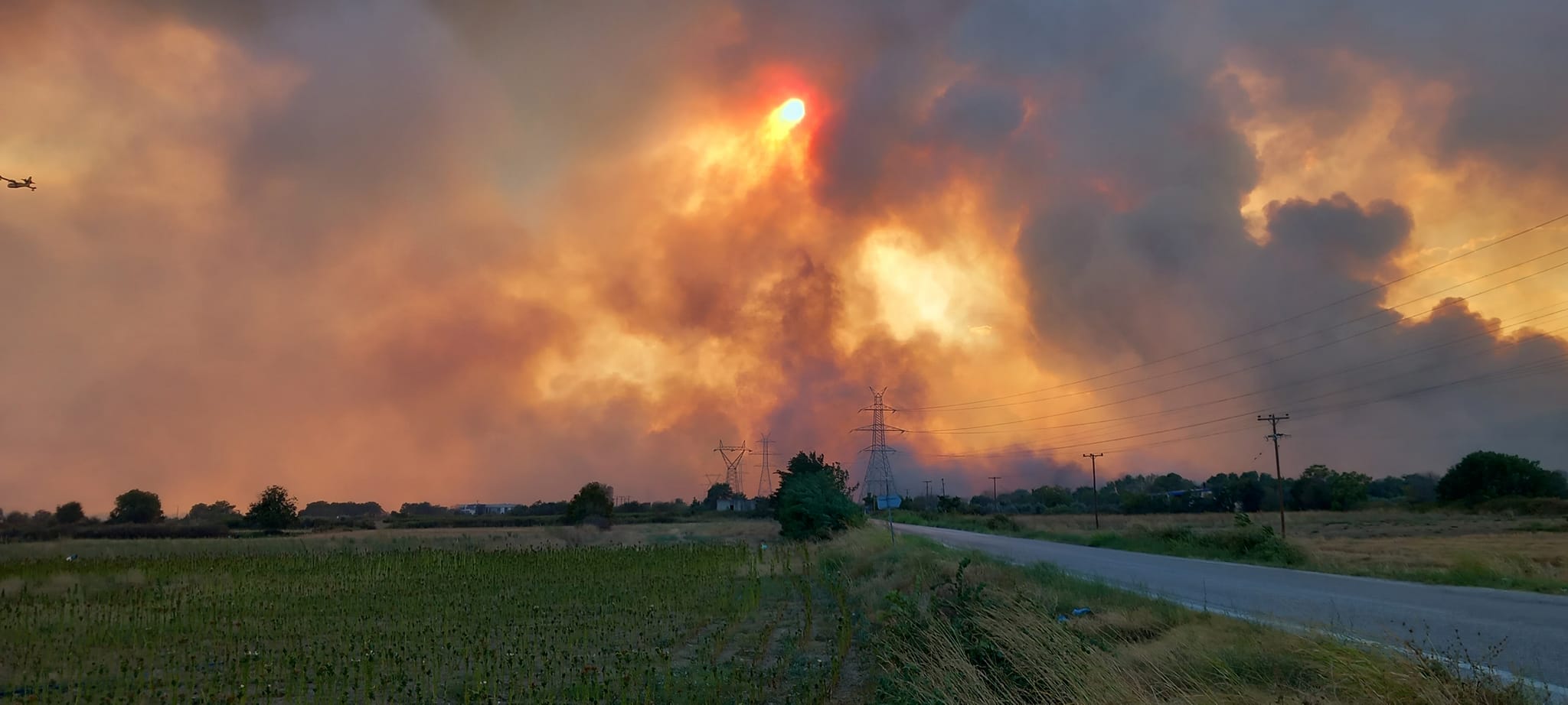 Θράκη – Πυρκαγιές: Απίστευτες εικόνες από τον καπνό που έχει καλύψει τα πάντα! [VIDEO]