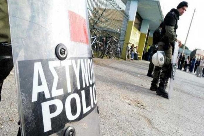 Αστυνομικοί Ροδόπης: «Δεν είναι ο ρόλος μας να λειτουργούμε σαν υπηρέτες των ΠΑΕ ελέγχοντας τις θύρες των γηπέδων» Αστυνομικοί Ροδόπης: «Δεν είναι ο ρόλος μας να λειτουργούμε σαν υπηρέτες των ΠΑΕ ελέγχοντας τις θύρες των γηπέδων»