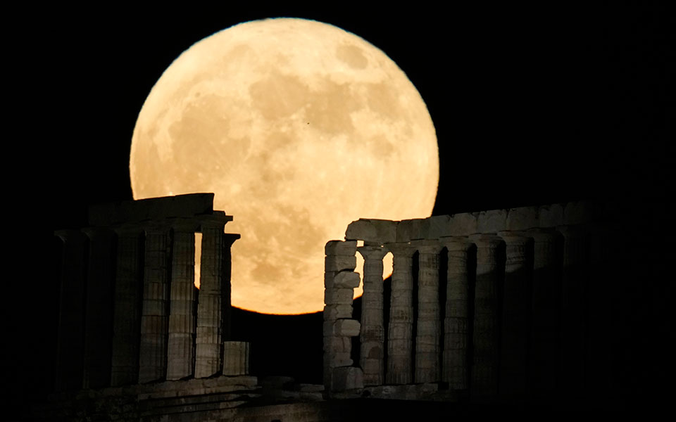 Ποια 4 ζώδια επηρεάζει περισσότερο, η …ζόρικη δεύτερη πανσέληνος του Αυγούστου! Ποια 4 ζώδια επηρεάζει περισσότερο, η …ζόρικη δεύτερη πανσέληνος του Αυγούστου!