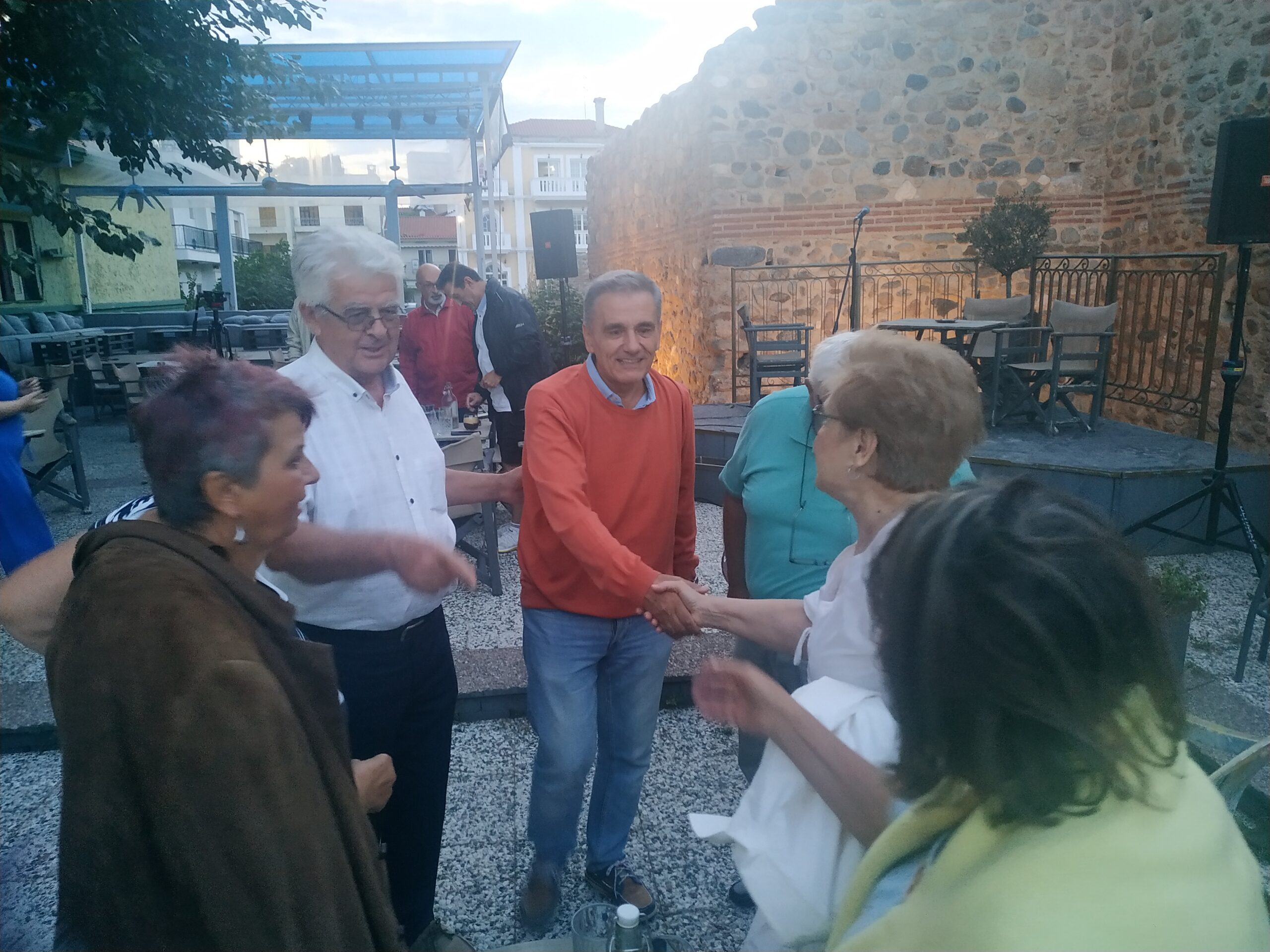 Ευκλείδης Τσακαλώτος από Κομοτηνή: “Η Θράκη -μετά τις πυρκαγιές- χρειάζεται ένα ειδικό αναπτυξιακό σχέδιο” Ευκλείδης Τσακαλώτος από Κομοτηνή: “Η Θράκη -μετά τις πυρκαγιές- χρειάζεται ένα ειδικό αναπτυξιακό σχέδιο”