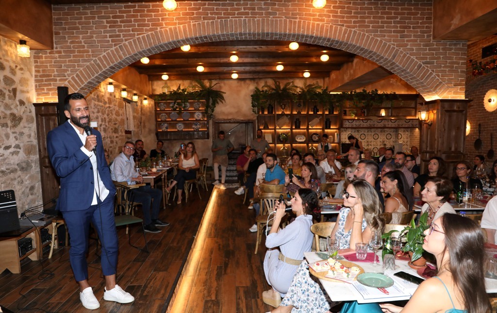 Παρουσίαση βιβλίου «Στα ίχνη των Εβραίων της Ελλάδας» του Αναστασίου Καράμπαμπα Παρουσίαση βιβλίου «Στα ίχνη των Εβραίων της Ελλάδας» του Αναστασίου Καράμπαμπα