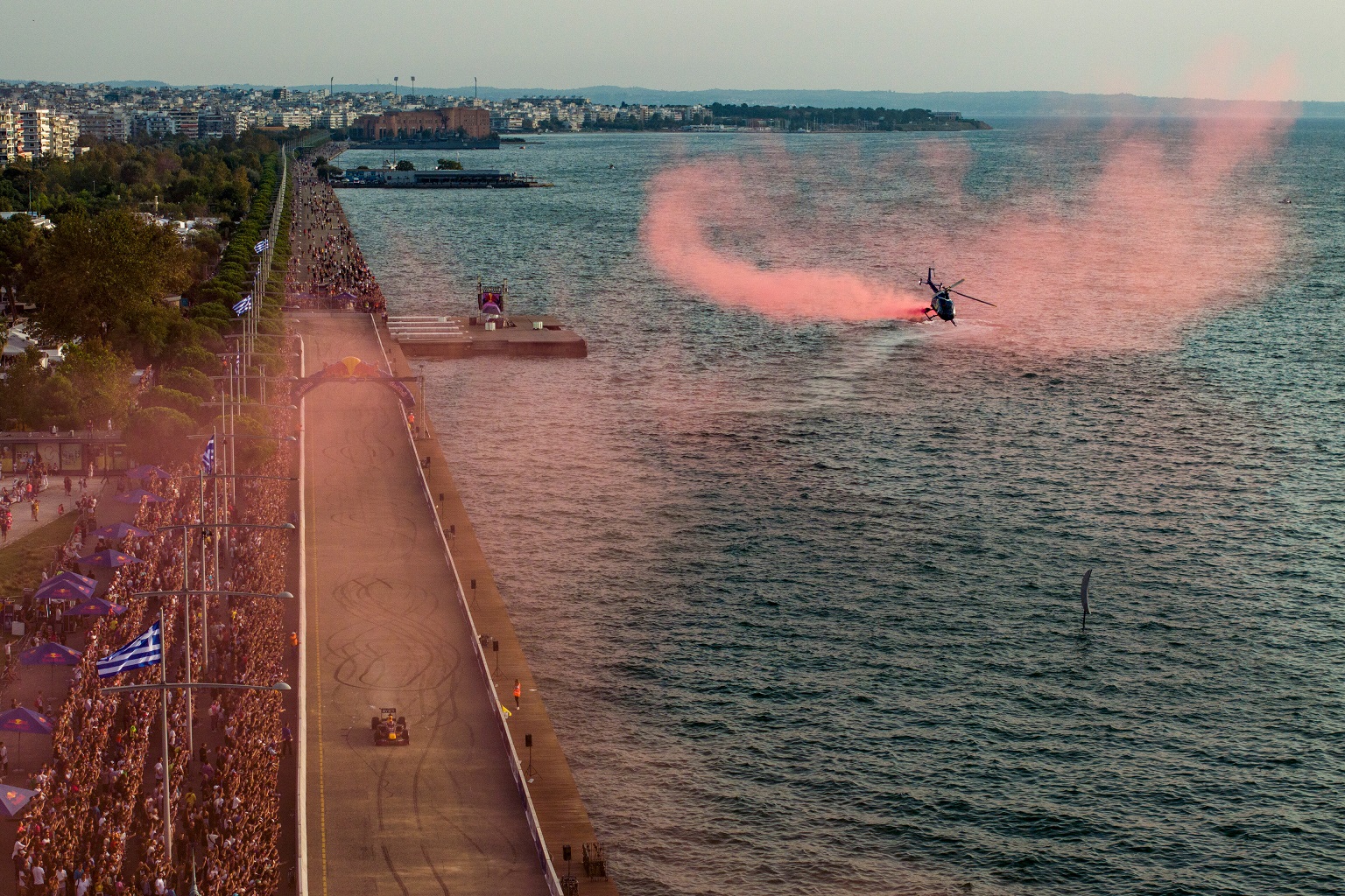 Red Bull  Showrun By Alumil: Πάνω από 160.000 κόσμος απόλαυσε το πιο εντυπωσιακό motorsports show στη Νέα Παραλία Θεσσαλονίκης (φωτος)