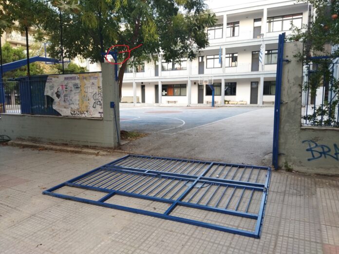 Βόλος: Έπεσε καγκελόπορτα στο κεφάλι καθηγήτριας εσπερινού ΕΠΑΛ Βόλος: Έπεσε καγκελόπορτα στο κεφάλι καθηγήτριας εσπερινού ΕΠΑΛ