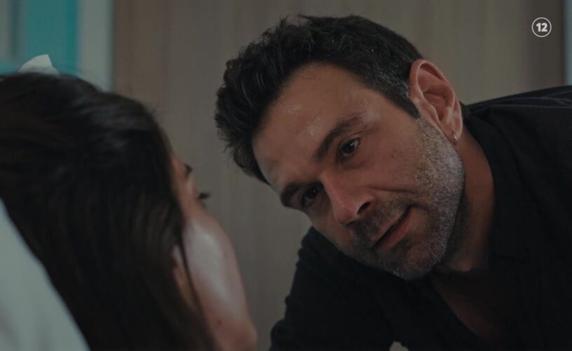 Η Γη της Ελιάς: Σοκ με την Αρετή – Πέφτει από τη σκάλα και την τρέχουν στο νοσοκομείο! Η Γη της Ελιάς: Σοκ με την Αρετή – Πέφτει από τη σκάλα και την τρέχουν στο νοσοκομείο!