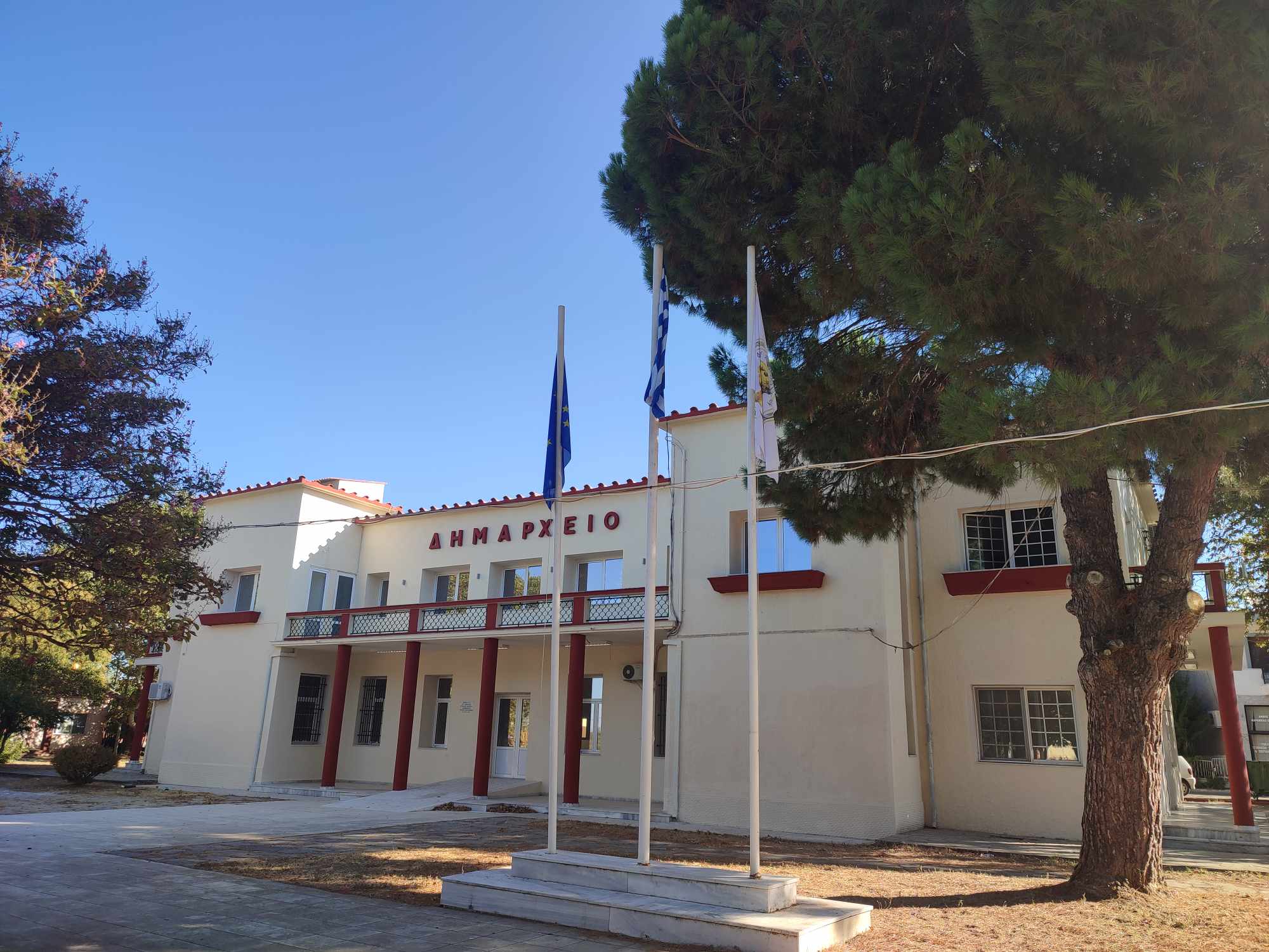 Σύγχρονο Δημαρχείο αποκτά πλέον ο Δήμος Μαρωνείας Σαπών (φωτος)
