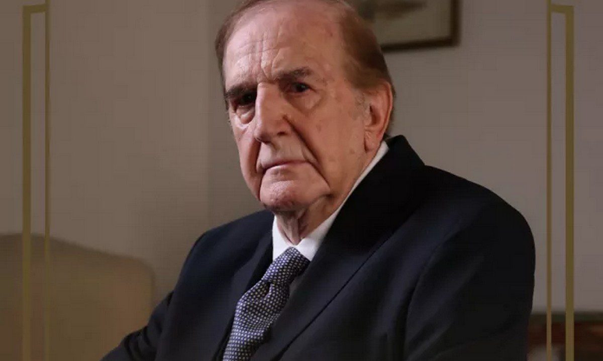 Οι Πάνθεοι: Νεκρός ο Βλάσης – Αποκηρύσσει τη νεκρή γυναίκα του πριν πεθάνει Οι Πάνθεοι: Νεκρός ο Βλάσης – Αποκηρύσσει τη νεκρή γυναίκα του πριν πεθάνει