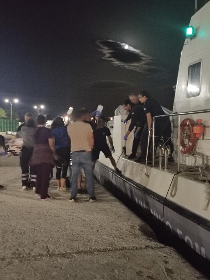 Πραγματοποιήθηκε με επιτυχία ένα πολύ σοβαρό περιστατικό διακομιδής 37χρονης ασθενούς από Σαμοθράκη σε Αλεξανδρούπολη (εικόνες) Πραγματοποιήθηκε με επιτυχία ένα πολύ σοβαρό περιστατικό διακομιδής 37χρονης ασθενούς από Σαμοθράκη σε Αλεξανδρούπολη (εικόνες)