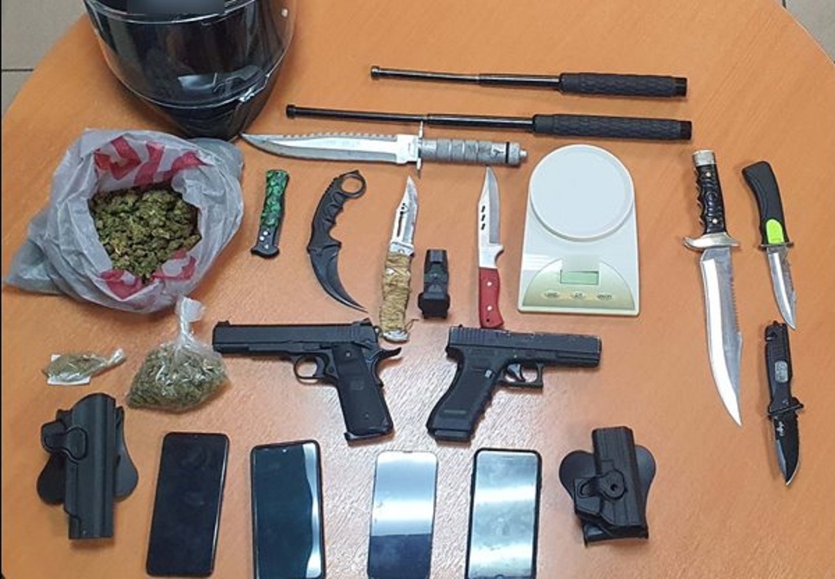 Θεσσαλονίκη: Σπείρα ανηλίκων απείλησαν με όπλο 17χρονο για να τους δώσει λεφτά για ναρκωτικά Θεσσαλονίκη: Σπείρα ανηλίκων απείλησαν με όπλο 17χρονο για να τους δώσει λεφτά για ναρκωτικά