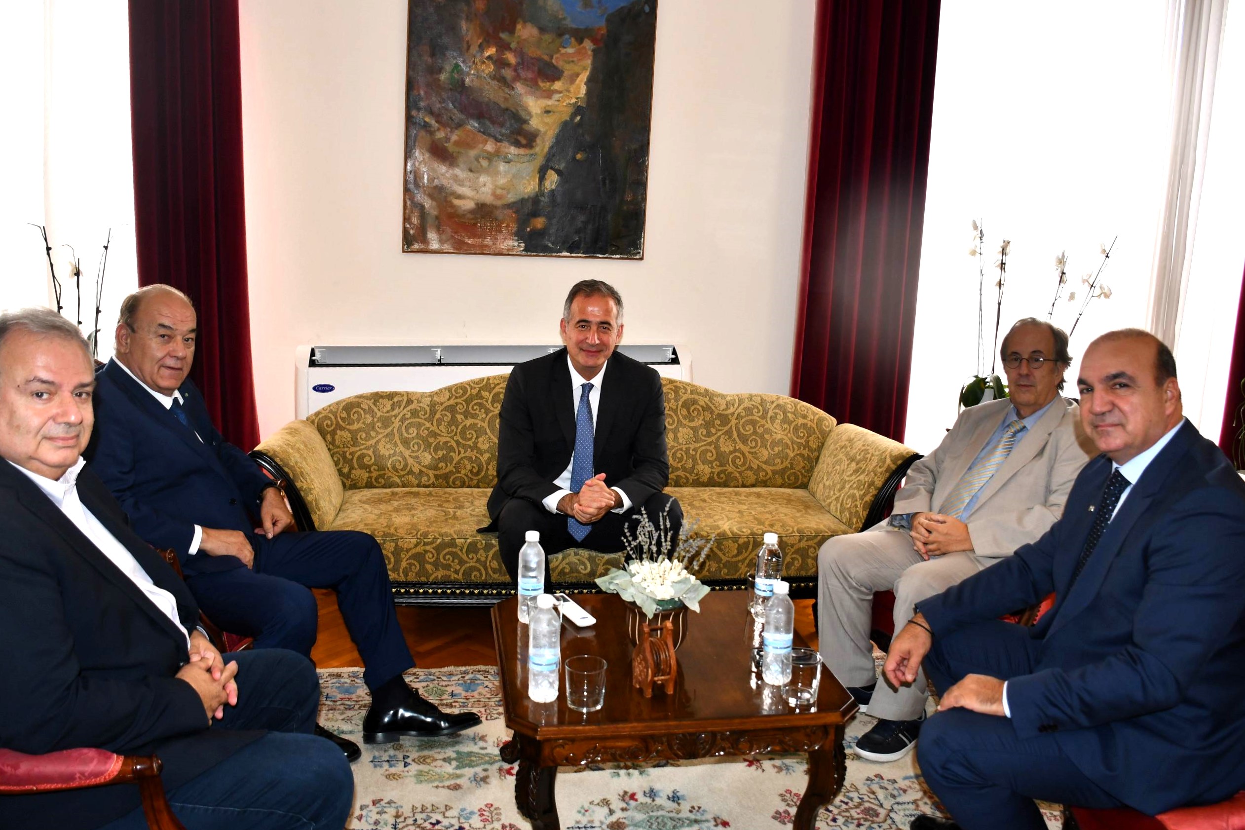 Συνάντηση του Υφυπουργού Μακεδονίας και Θράκης, με τον Πρόεδρο του ΕΒΕΘ και της ΚΕΕΕ και μέλη του Δ.Σ. του ΕΒΕΘ Συνάντηση του Υφυπουργού Μακεδονίας και Θράκης, με τον Πρόεδρο του ΕΒΕΘ και της ΚΕΕΕ και μέλη του Δ.Σ. του ΕΒΕΘ