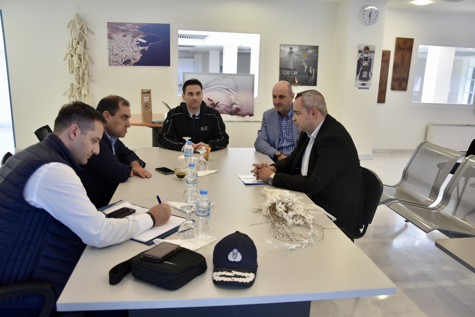 Συνάντηση της Ένωσης Αξιωματικών ΑΜΘ με τον υφυπουργό Προστασίας του Πολίτη Συνάντηση της Ένωσης Αξιωματικών ΑΜΘ με τον υφυπουργό Προστασίας του Πολίτη