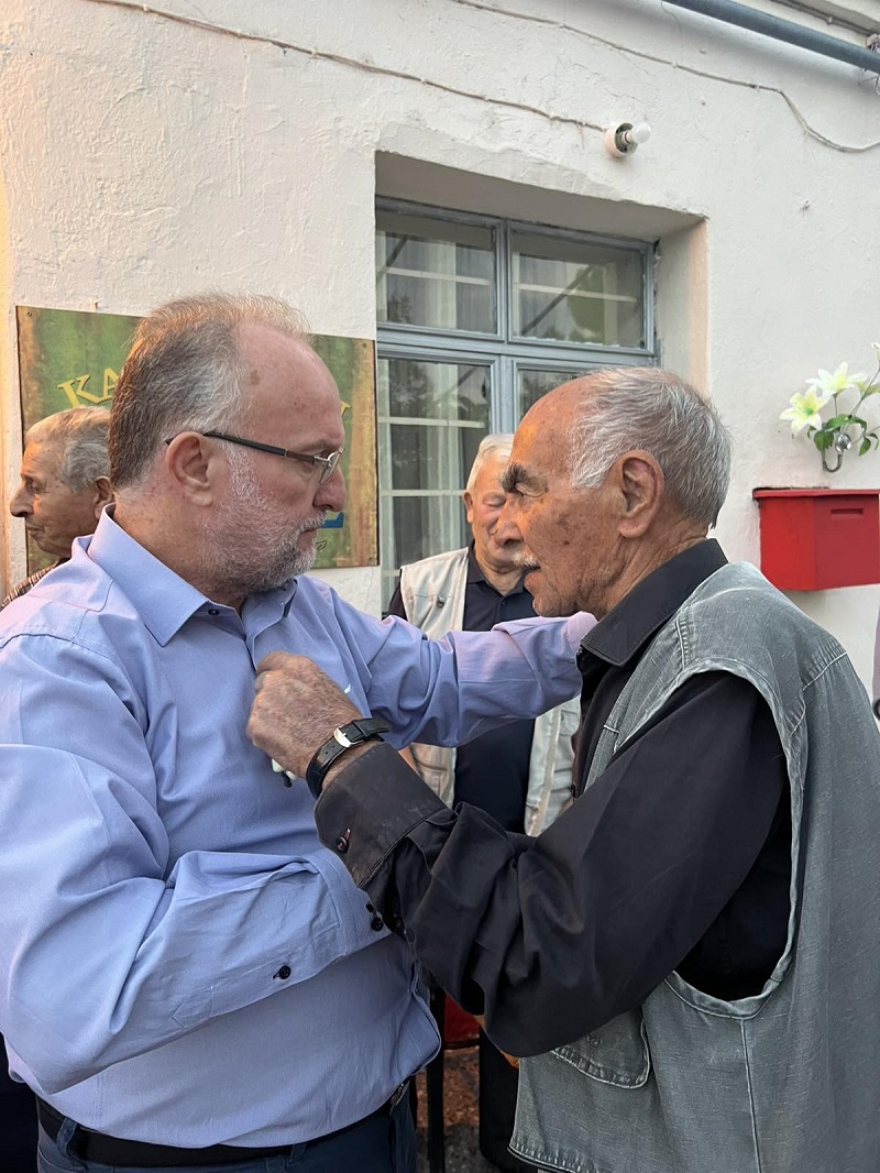 Η «ΕΠΑΝΕΚΚΙΝΗΣΗ» ΣΥΝΕΧΙΖΕΙ ΤΗ ΝΙΚΗΦΟΡΑ ΠΟΡΕΙΑ ΤΗΣ ΠΡΟΣ ΤΙΣ ΚΑΛΠΕΣ ΤΗΣ 8ΗΣ ΟΚΤΩΒΡΙΟΥ Η «ΕΠΑΝΕΚΚΙΝΗΣΗ» ΣΥΝΕΧΙΖΕΙ ΤΗ ΝΙΚΗΦΟΡΑ ΠΟΡΕΙΑ ΤΗΣ ΠΡΟΣ ΤΙΣ ΚΑΛΠΕΣ ΤΗΣ 8ΗΣ ΟΚΤΩΒΡΙΟΥ