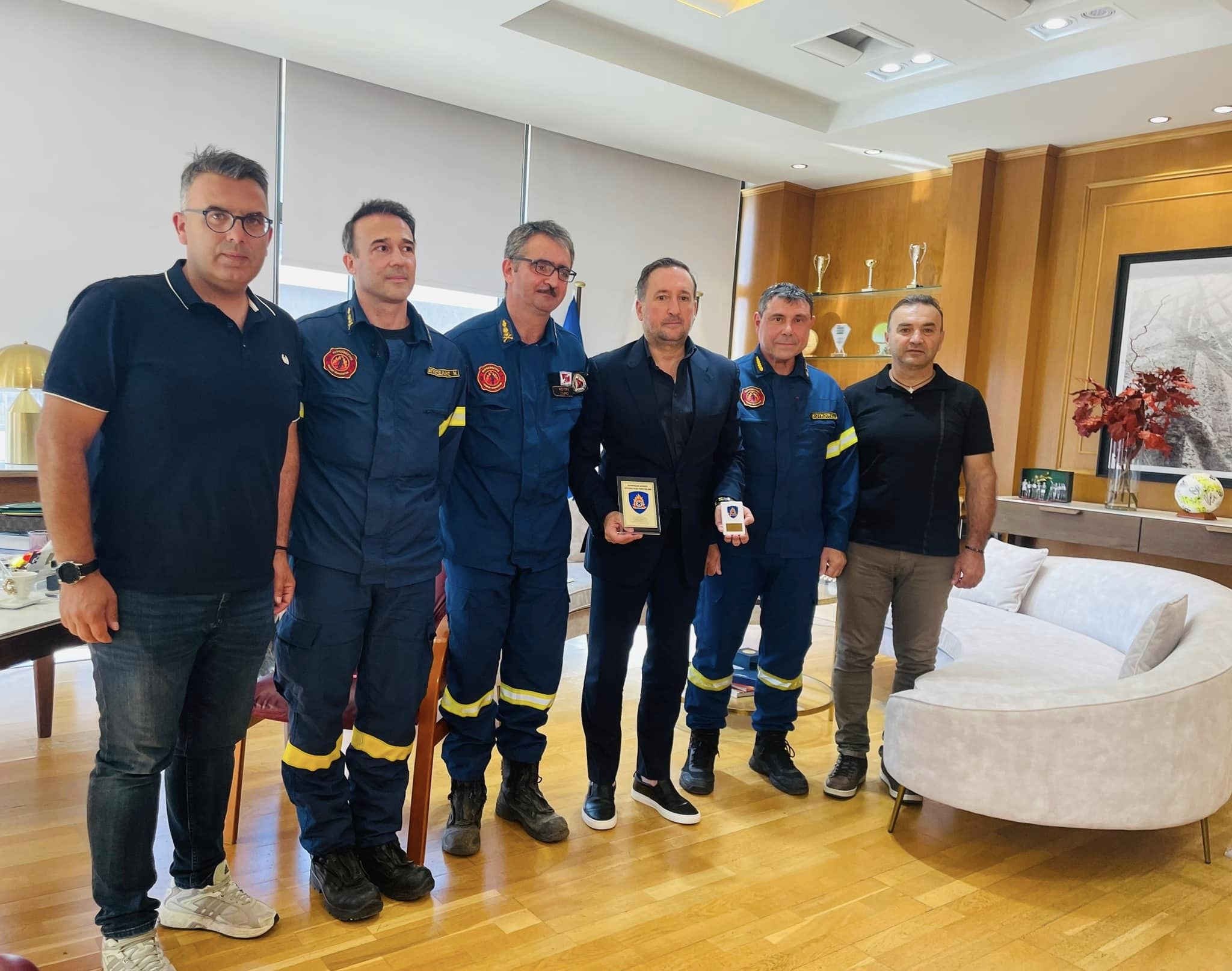 Στο δήμαρχο Αλεξανδρούπολης ο Διοικητής Πυροσβεστικών Υπηρεσιών ΑΜ-Θ και ο Διοικητής Πυροσβεστικών Υπηρεσιών Έβρου Στο δήμαρχο Αλεξανδρούπολης ο Διοικητής Πυροσβεστικών Υπηρεσιών ΑΜ-Θ και ο Διοικητής Πυροσβεστικών Υπηρεσιών Έβρου