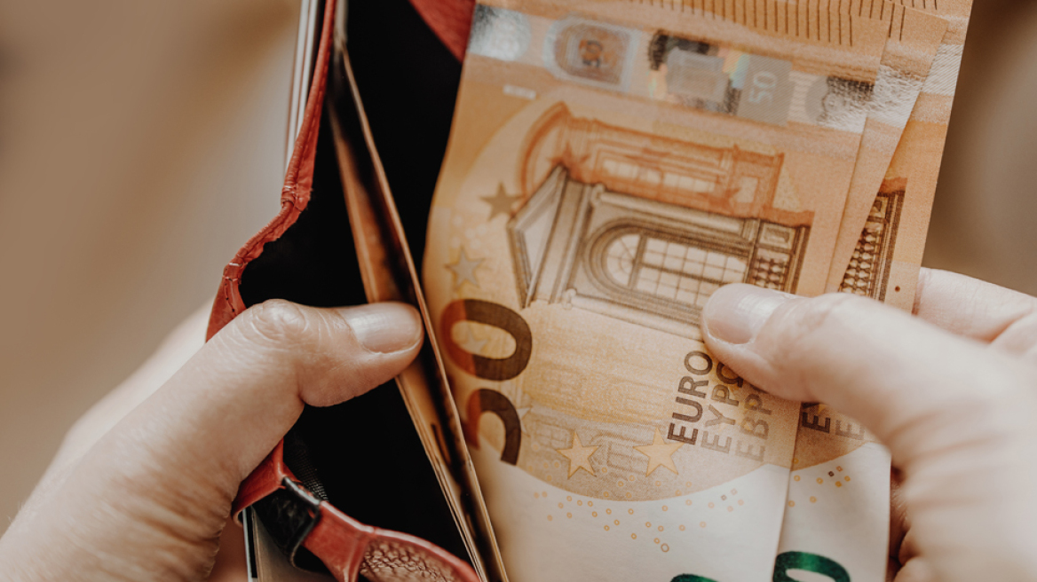 Αλλαγές στην εισφορά αλληλεγγύης για 400.000 συνταξιούχους του Δημοσίου και των ΔΕΚΟ Αλλαγές στην εισφορά αλληλεγγύης για 400.000 συνταξιούχους του Δημοσίου και των ΔΕΚΟ