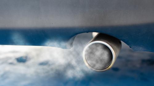 Αυτοκίνητο: Γιατί οι κατασκευαστές «κόβουν» τις εξατμίσεις των αυτοκινήτων -Τι θέλουν να κρύψουν