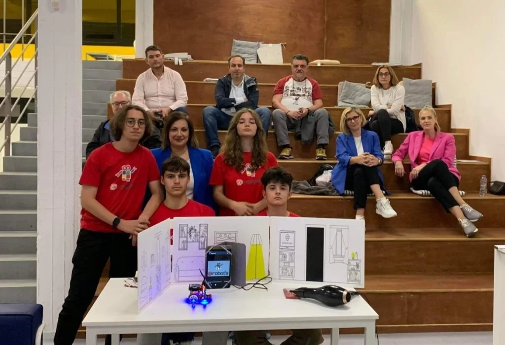 Δράμα: Σε διεθνή διαγωνισμό παίρνει μέρος το αγωνιστικό project “φροντιστής ρομπότ για άτομα με Alzheimer” της σχολής @robot’s education Δράμα: Σε διεθνή διαγωνισμό παίρνει μέρος το αγωνιστικό project “φροντιστής ρομπότ για άτομα με Alzheimer” της σχολής @robot’s education