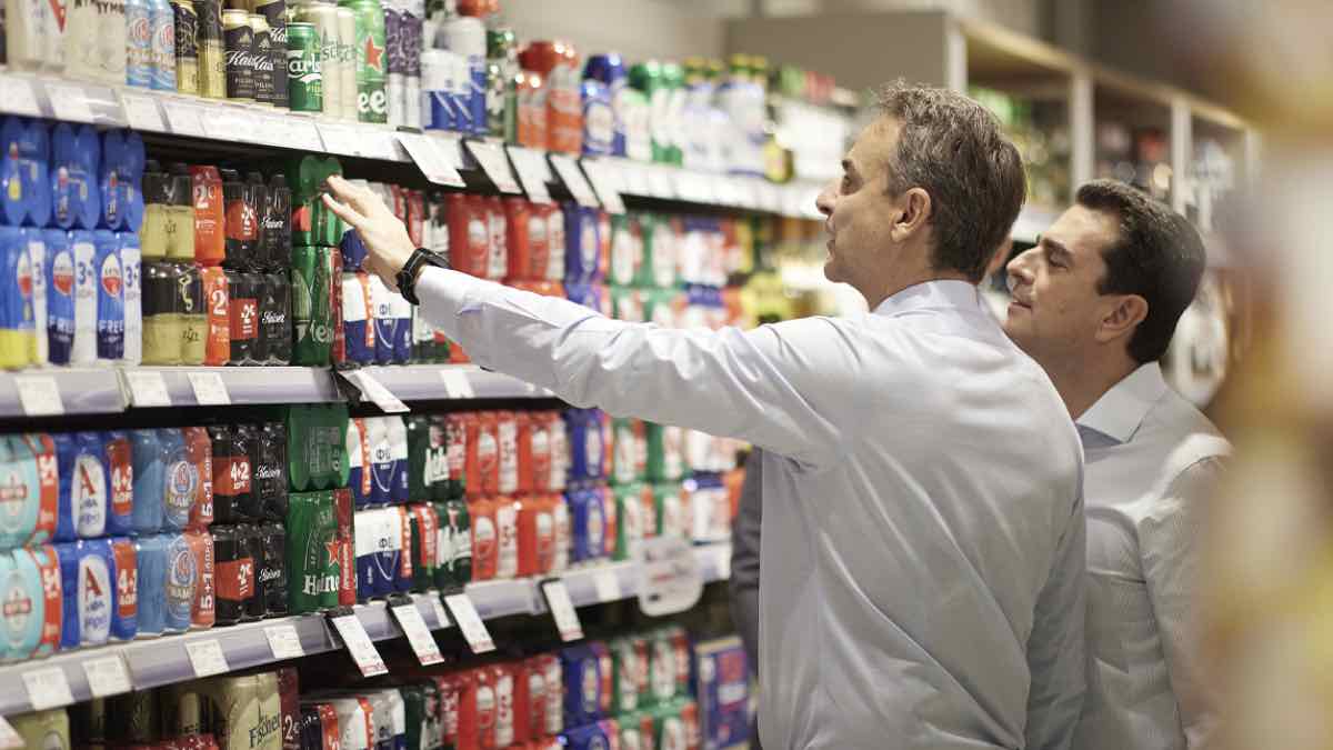 Αυτοψία Μητσοτάκη και Σκρέκα σε σούπερ μάρκετ: “Ξέρω ότι η ακρίβεια στα τρόφιμα είναι επίμονη” Αυτοψία Μητσοτάκη και Σκρέκα σε σούπερ μάρκετ: “Ξέρω ότι η ακρίβεια στα τρόφιμα είναι επίμονη”