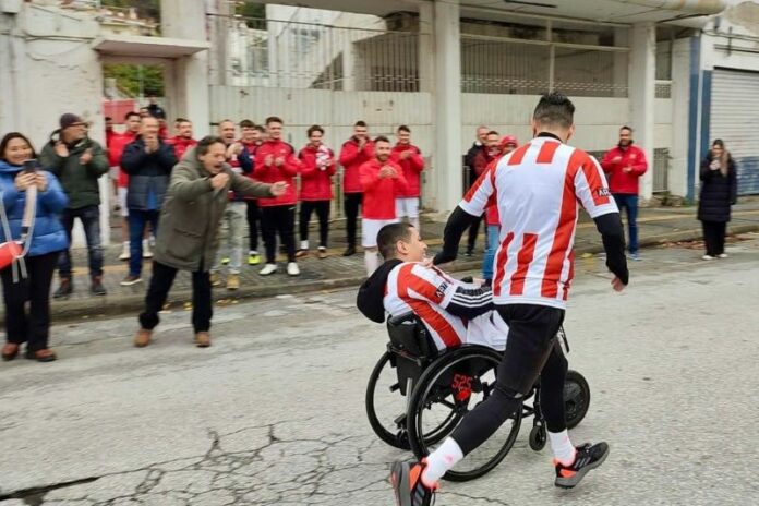 Έτρεξε στον Δημοκρίτειο Ημιμαραθώνιο Ξάνθης και αποθεώθηκε από την αποστολή του ΑΟΞ ο Αναστάσης Ρετσελάς με τον συνοδό του Λευτέρη Έτρεξε στον Δημοκρίτειο Ημιμαραθώνιο Ξάνθης και αποθεώθηκε από την αποστολή του ΑΟΞ ο Αναστάσης Ρετσελάς με τον συνοδό του Λευτέρη