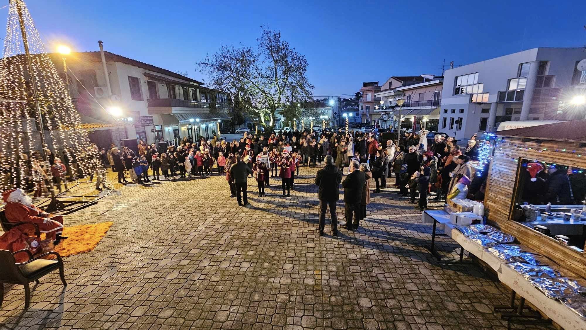 Ξυλαγανή: Χριστουγεννιάτικη γιορτή στην πλατεία με φωταγώγηση του δέντρου, κάλαντα, εορταστικά εδέσματα και δώρα από τον Άη Βασίλη!(φωτος) Ξυλαγανή: Χριστουγεννιάτικη γιορτή στην πλατεία με φωταγώγηση του δέντρου, κάλαντα, εορταστικά εδέσματα και δώρα από τον Άη Βασίλη!(φωτος)