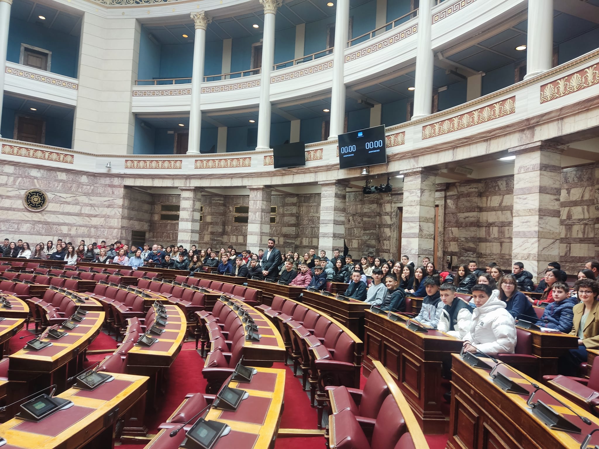 Μαθητές του 1ου Γυμνασίου Κομοτηνής επισκέφτηκαν τη Βουλή και τον βουλευτή Ροδόπης Οζγκιούρ Φερχάτ Μαθητές του 1ου Γυμνασίου Κομοτηνής επισκέφτηκαν τη Βουλή και τον βουλευτή Ροδόπης Οζγκιούρ Φερχάτ