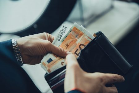 Πόσο θα αυξηθεί ο κατώτατος μισθός το 2024 – Ποιοι παράγοντες θα καθορίσουν τον μέσο μισθό Πόσο θα αυξηθεί ο κατώτατος μισθός το 2024 – Ποιοι παράγοντες θα καθορίσουν τον μέσο μισθό