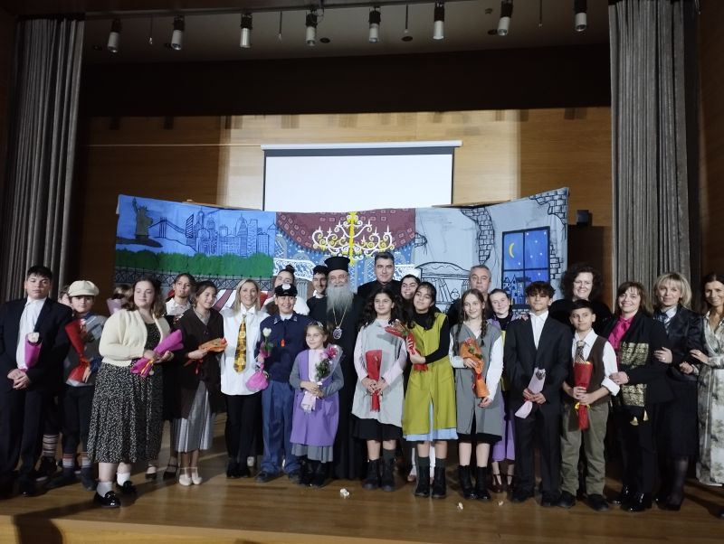 Δράμα: Με επιτυχία στέφθηκε η πρεμιέρα του θεατρικού μιούζικαλ «Annie» από μαθητές του 4ου Γυμνασίου της πόλης Δράμα: Με επιτυχία στέφθηκε η πρεμιέρα του θεατρικού μιούζικαλ «Annie» από μαθητές του 4ου Γυμνασίου της πόλης