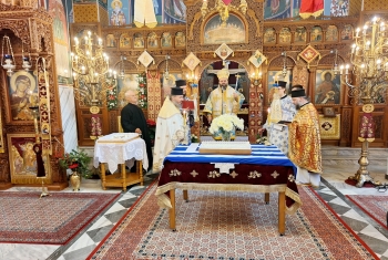 Η ΕΟΡΤΗ ΤΟΥ ΑΓΙΟΥ ΝΙΚΟΛΑΟΥ ΕΠΙΣΚΟΠΟΥ ΜΥΡΩΝ ΤΗΣ ΛΥΚΙΑΣ ΣΤΗΝ ΙΕΡΑ ΜΗΤΡΟΠΟΛΗ Η ΕΟΡΤΗ ΤΟΥ ΑΓΙΟΥ ΝΙΚΟΛΑΟΥ ΕΠΙΣΚΟΠΟΥ ΜΥΡΩΝ ΤΗΣ ΛΥΚΙΑΣ ΣΤΗΝ ΙΕΡΑ ΜΗΤΡΟΠΟΛΗ